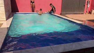 Novinhos e Novinha Bathing in the PJTX House Pool  Alerquina PJT X  Renan Martins Pantaneiro